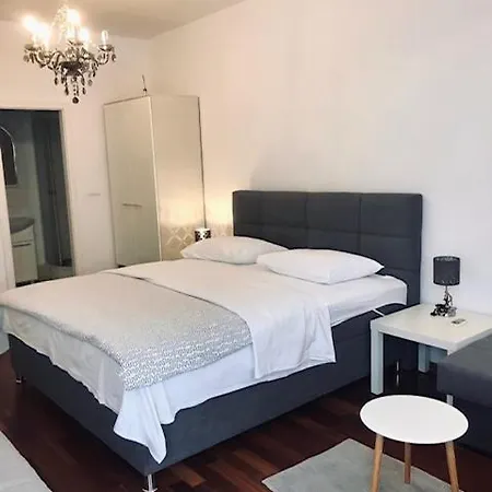 Lana 1 Guest house *
