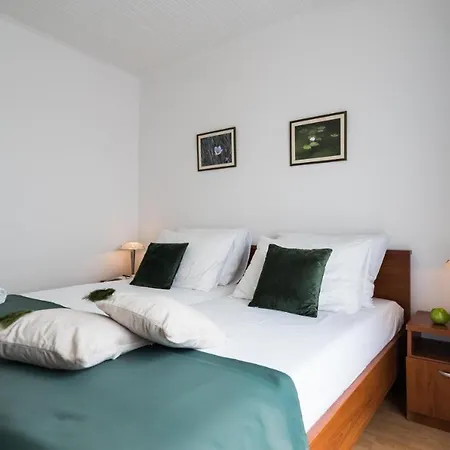 Guest house Lana 1 *