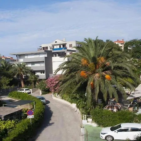Lana 1 Guest house